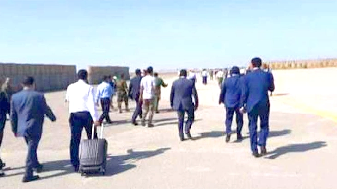 وزراء الشرعية بالحكومة يغادرون عدن بشكل مفاجئ